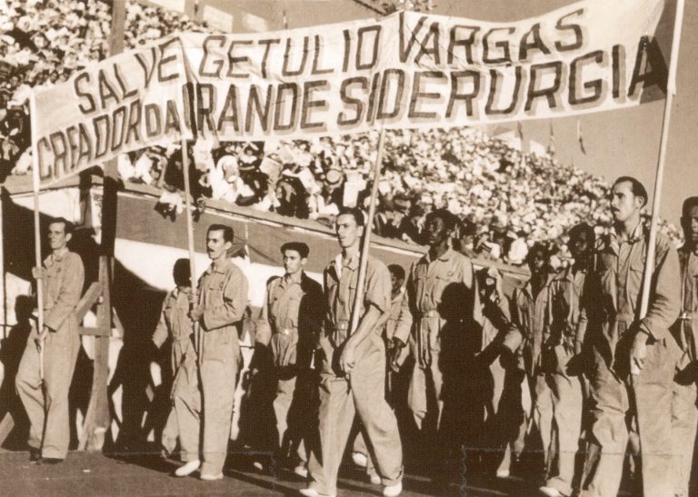 Desfile dos operários em Homenagem a Getúlio Vargas